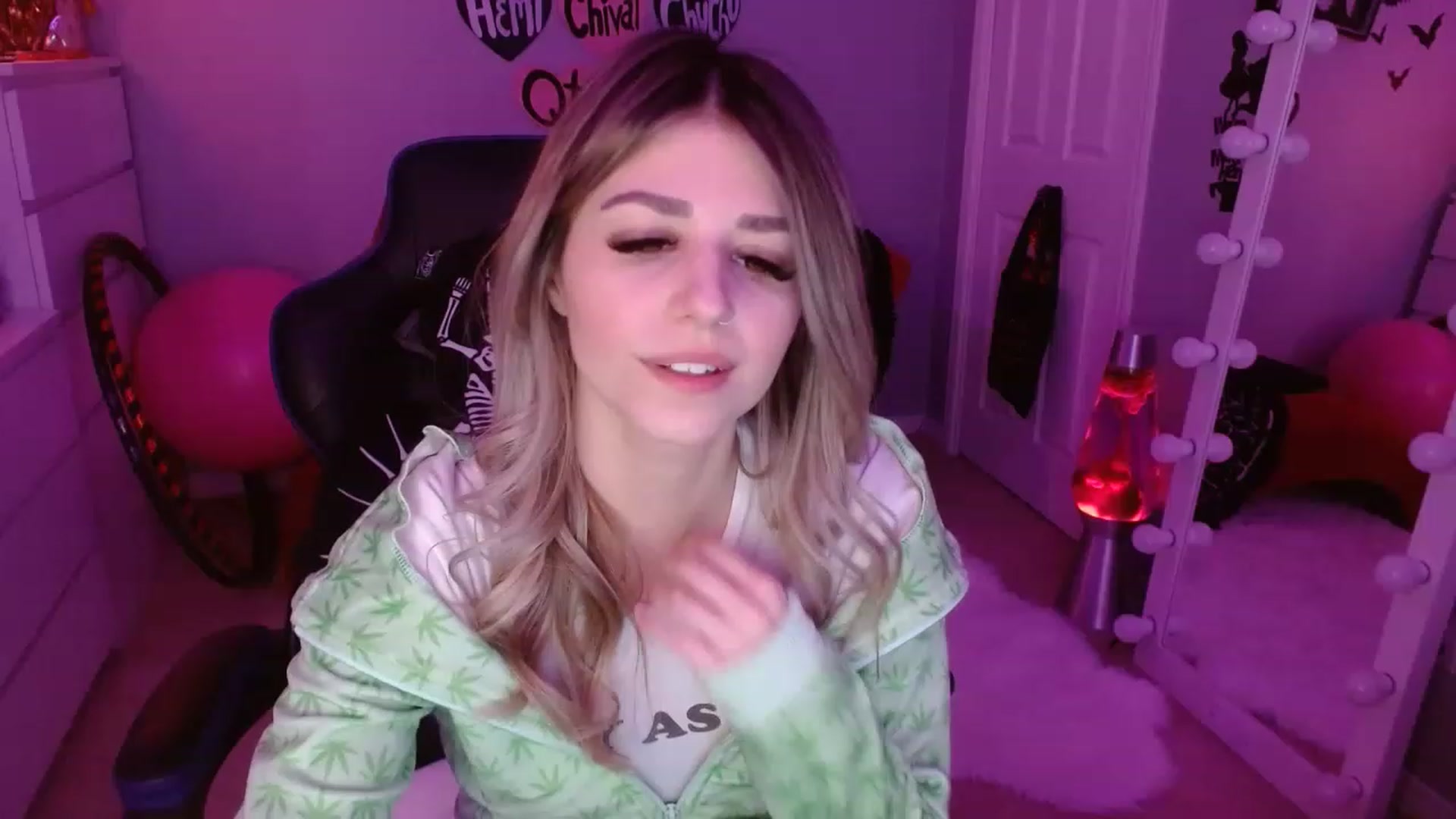 Gallery image thumbnail from Serafina's myfreecams stream on, 02/16/2023, 04:57 image 7 of 20