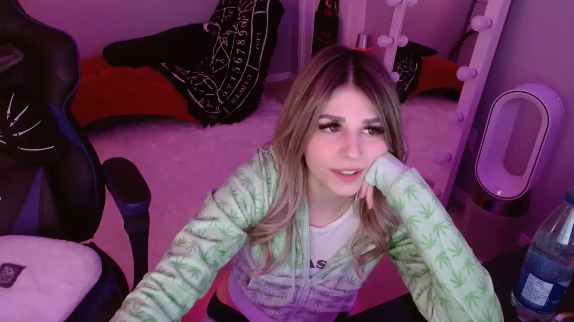 Gallery image thumbnail from Serafina's myfreecams stream on, 02/16/2023, 04:57 image 20 of 20