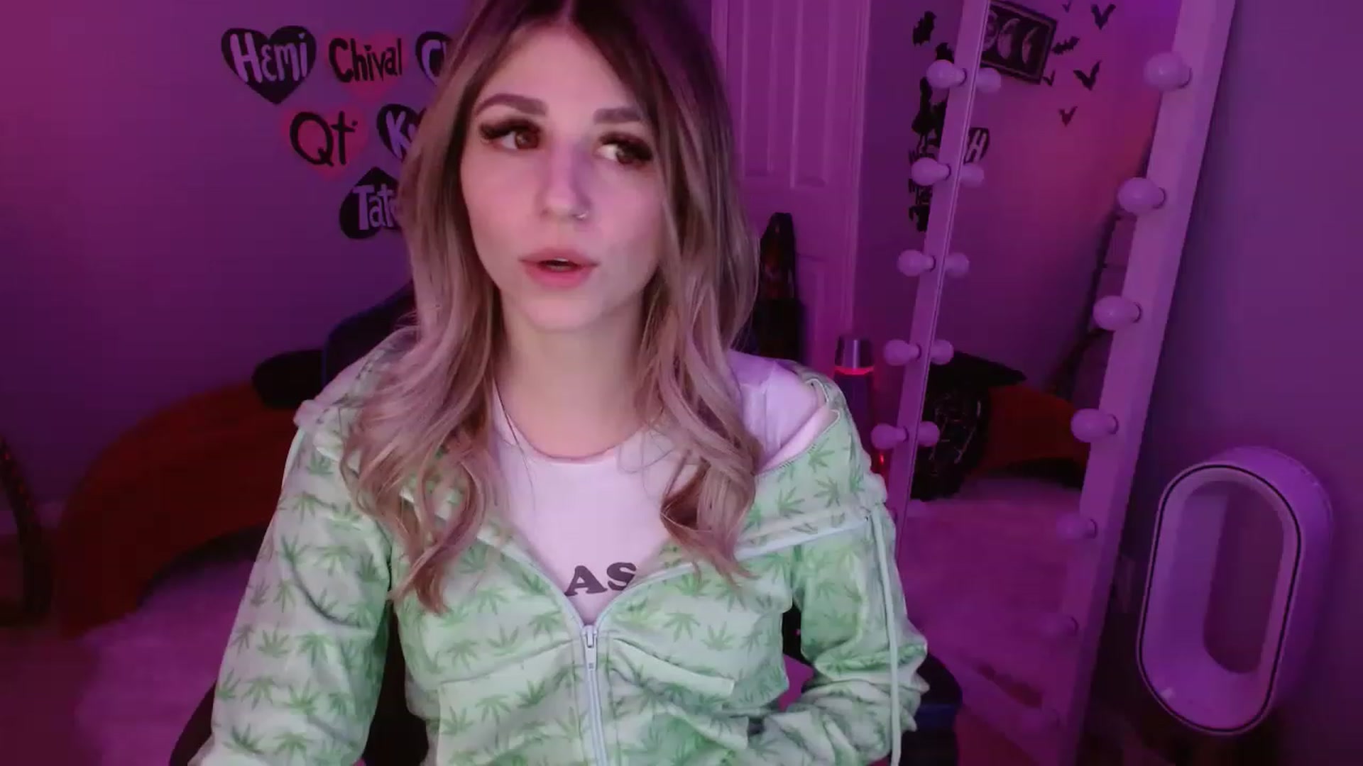 Gallery image thumbnail from Serafina's myfreecams stream on, 02/16/2023, 04:57 image 15 of 20