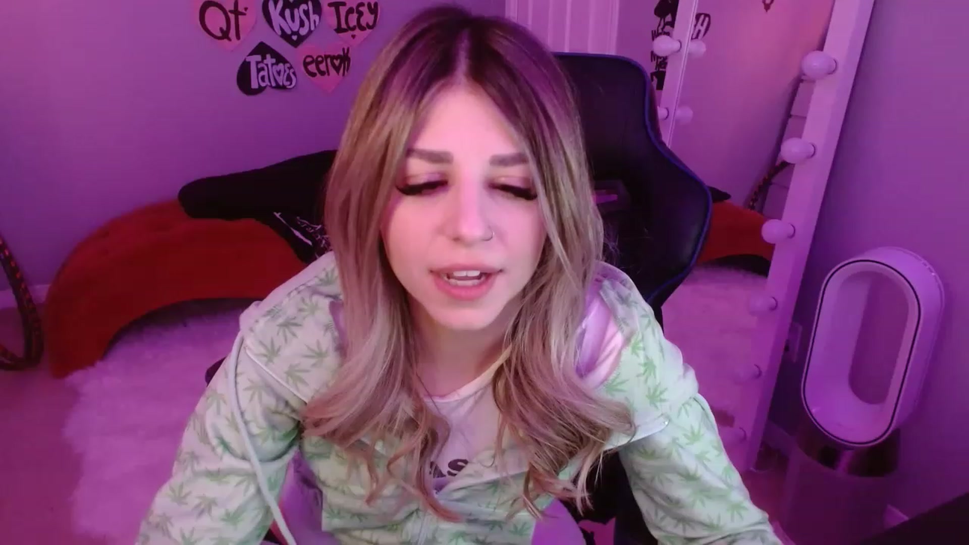 Gallery image thumbnail from Serafina's myfreecams stream on, 02/16/2023, 04:57 image 16 of 20