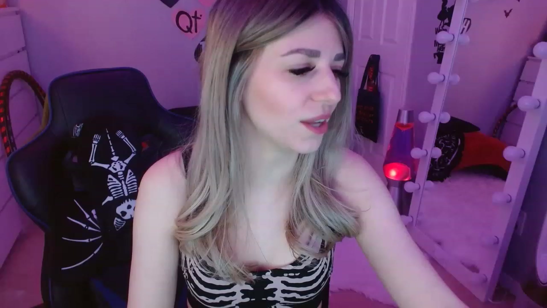 Gallery image thumbnail from Serafina's myfreecams stream on, 02/17/2023, 03:25 image 18 of 20