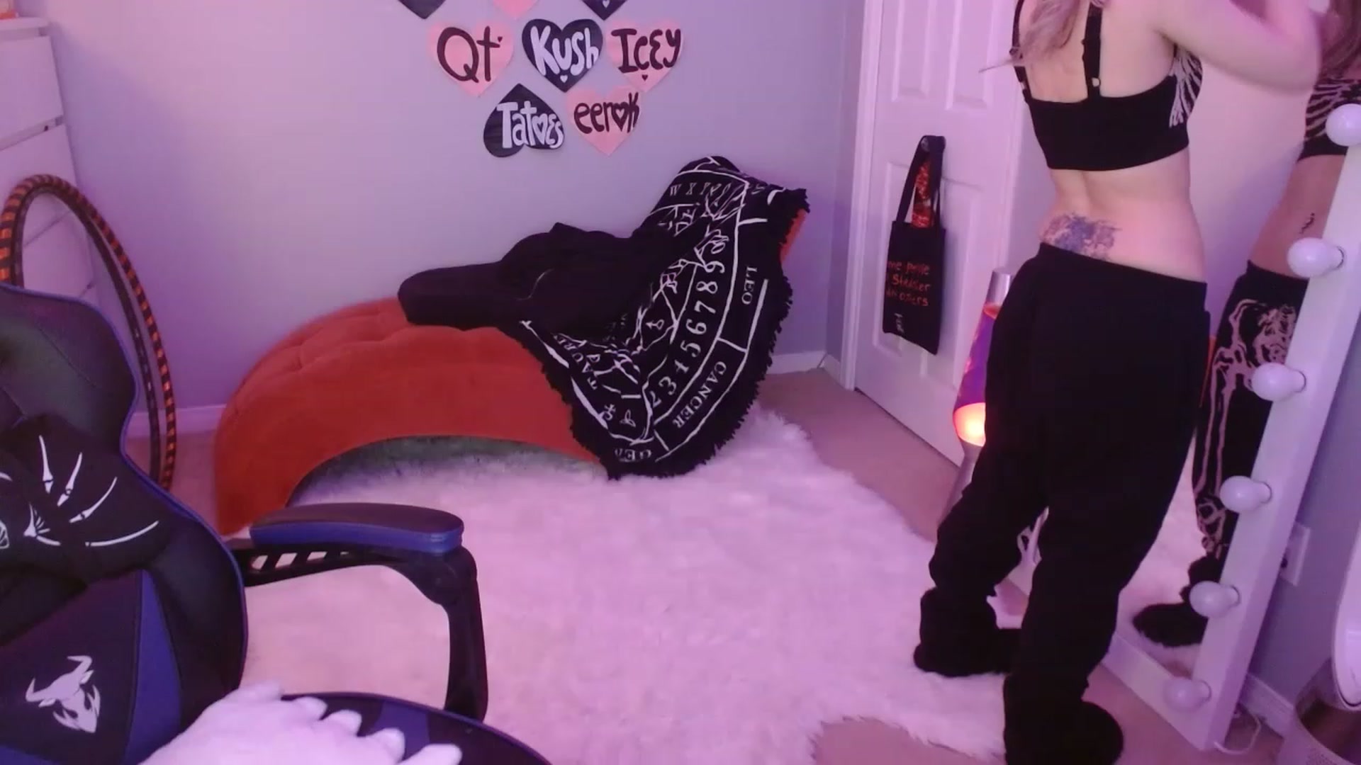 Gallery image thumbnail from Serafina's myfreecams stream on, 02/17/2023, 03:25 image 20 of 20
