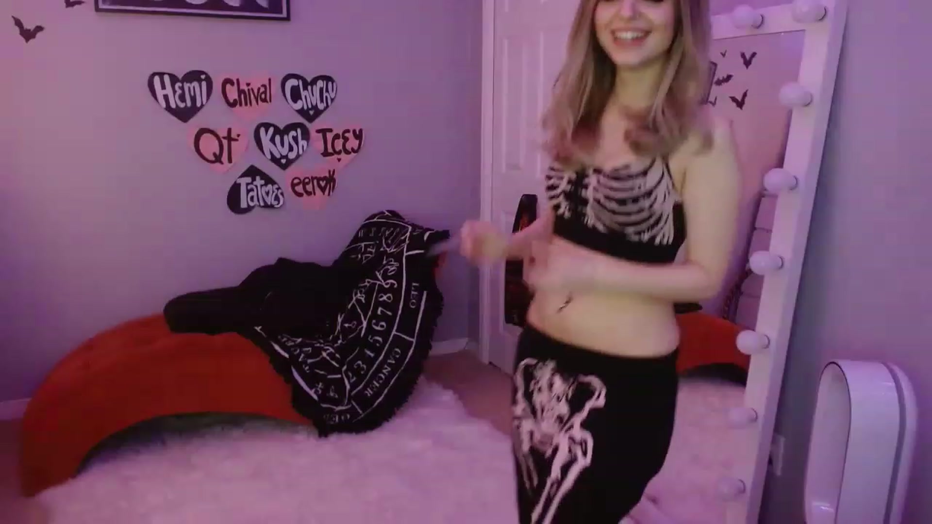 Gallery image thumbnail from Serafina's myfreecams stream on, 02/17/2023, 03:25 image 16 of 20