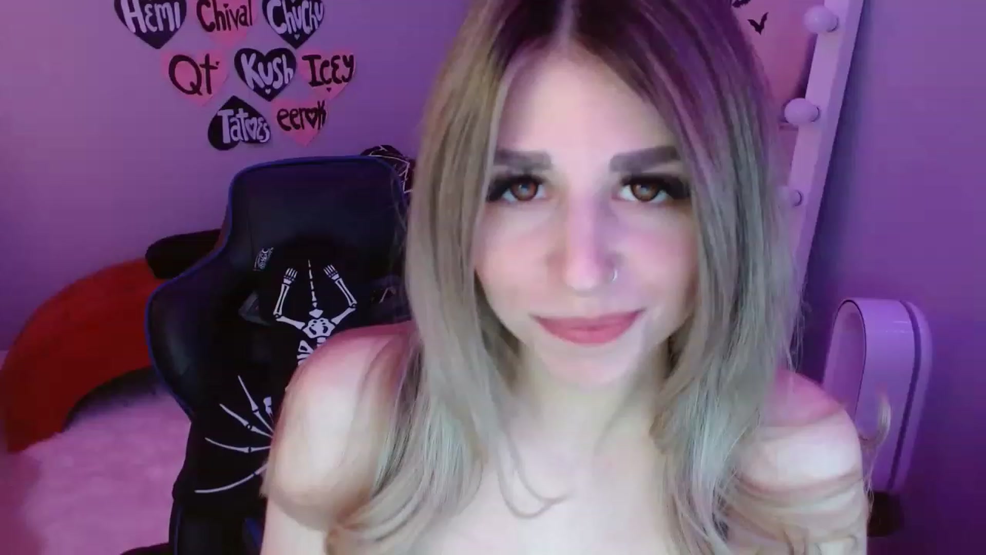 Gallery image thumbnail from Serafina's myfreecams stream on, 02/17/2023, 03:25 image 10 of 20