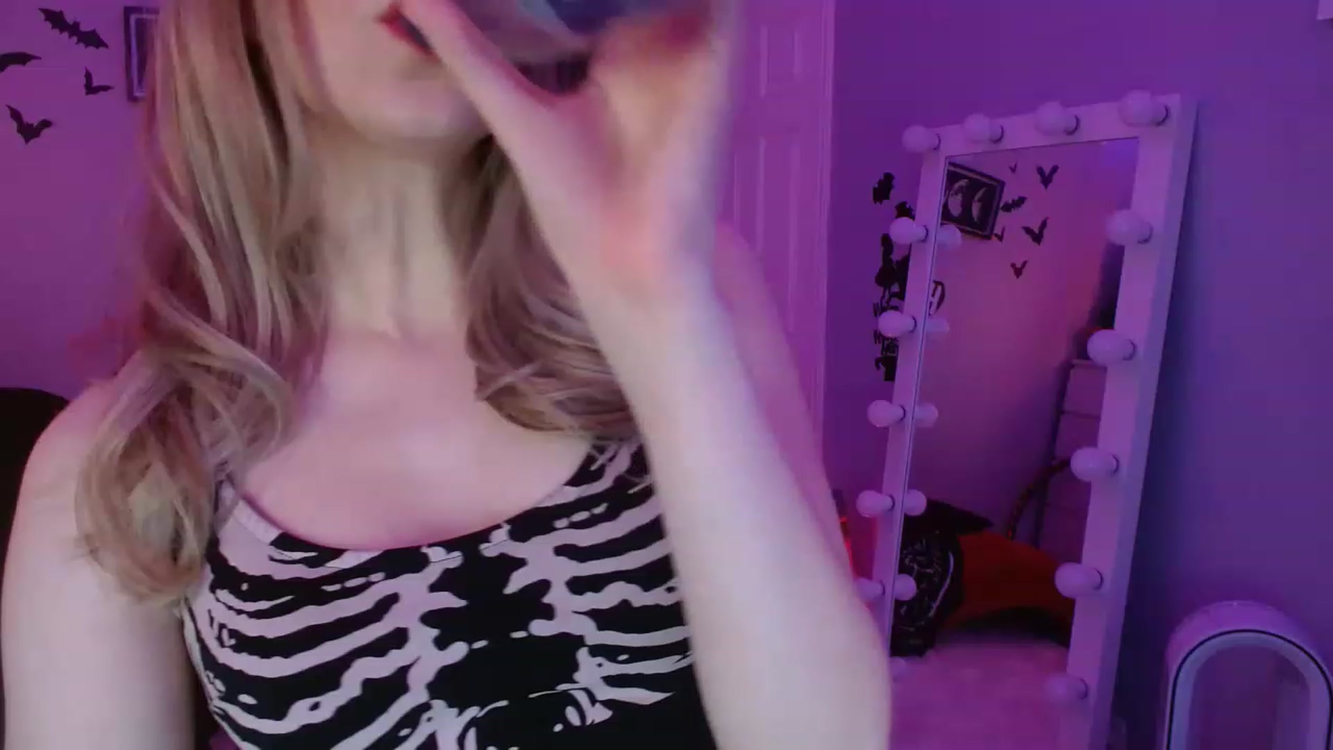 Gallery image thumbnail from Serafina's myfreecams stream on, 02/17/2023, 06:08 image 18 of 20