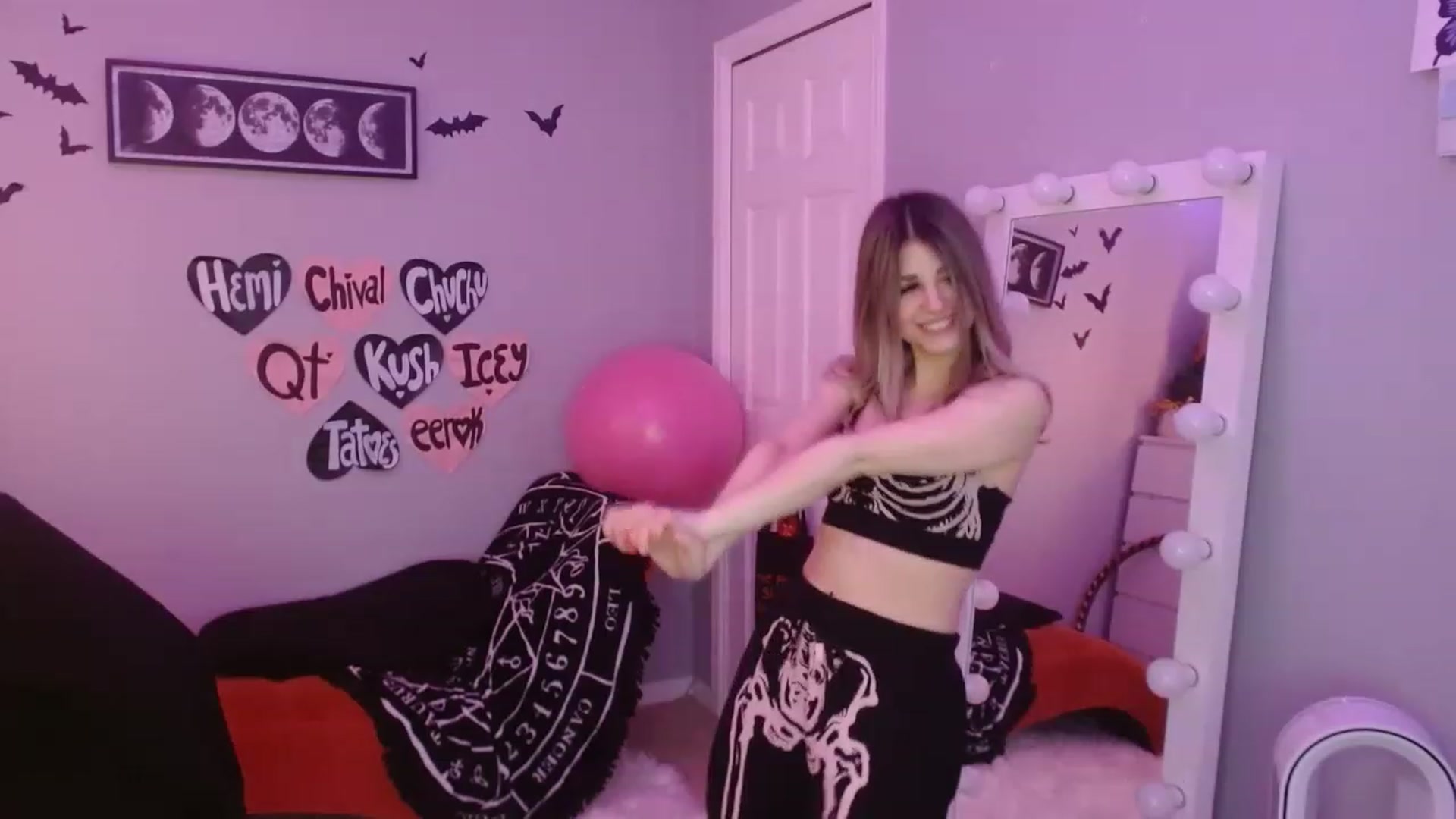 Gallery image thumbnail from Serafina's myfreecams stream on, 02/17/2023, 06:08 image 16 of 20