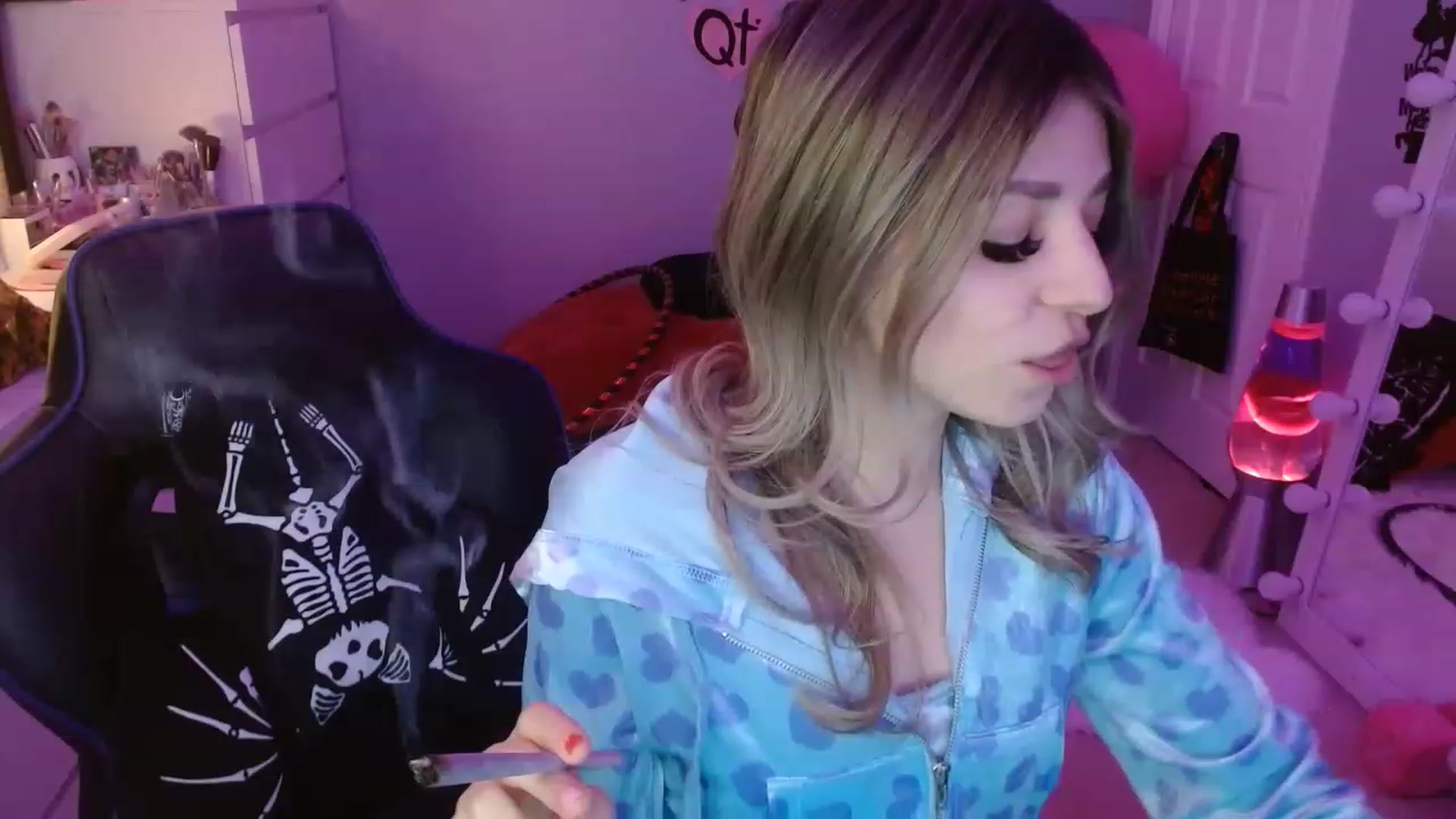 Gallery image thumbnail from Serafina's myfreecams stream on, 02/18/2023, 05:01 image 8 of 20