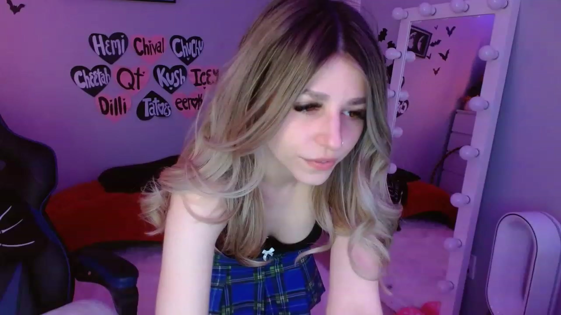 Gallery image thumbnail from Serafina's myfreecams stream on, 02/19/2023, 07:08 image 16 of 20