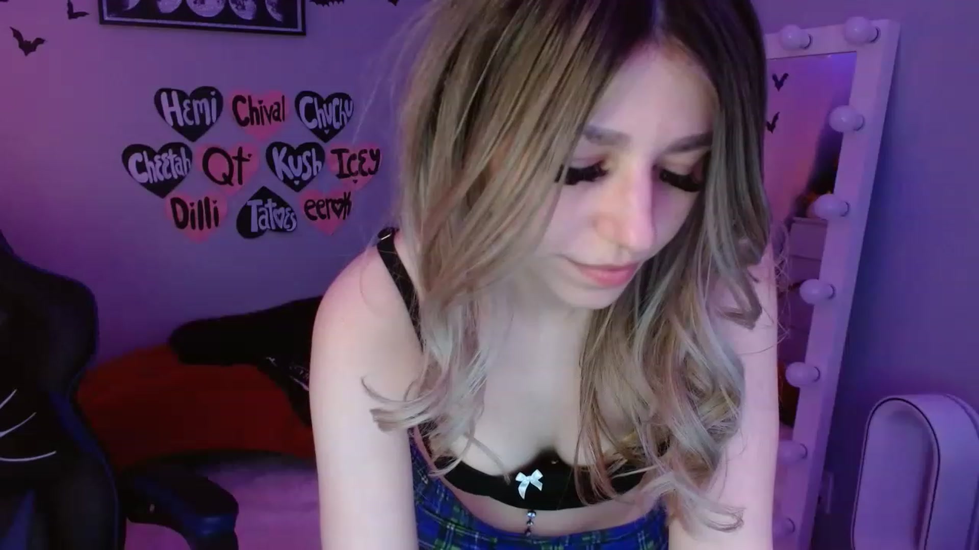 Gallery image thumbnail from Serafina's myfreecams stream on, 02/19/2023, 07:08 image 18 of 20