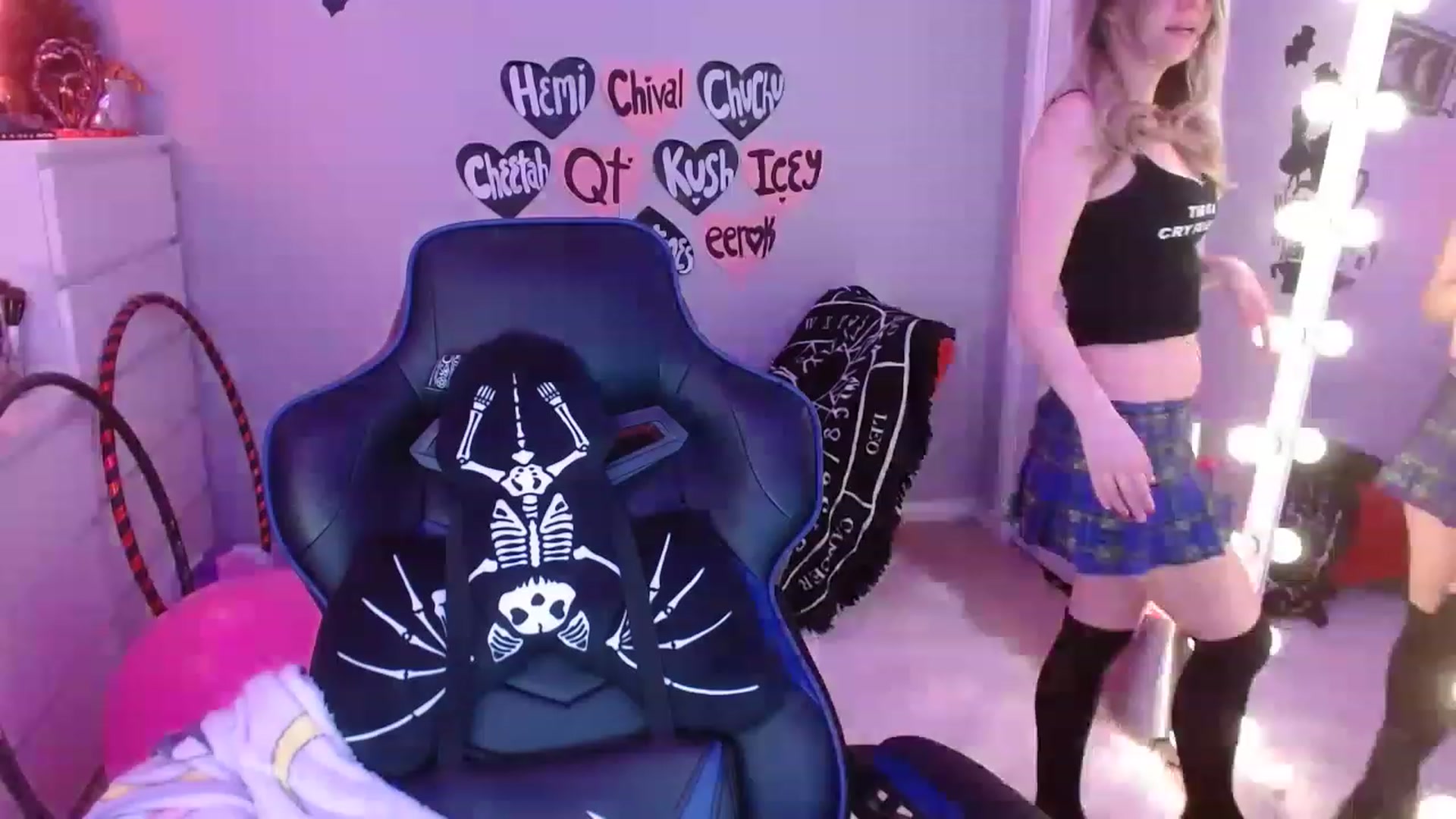Gallery image thumbnail from Serafina's myfreecams stream on, 02/19/2023, 07:08 image 5 of 20