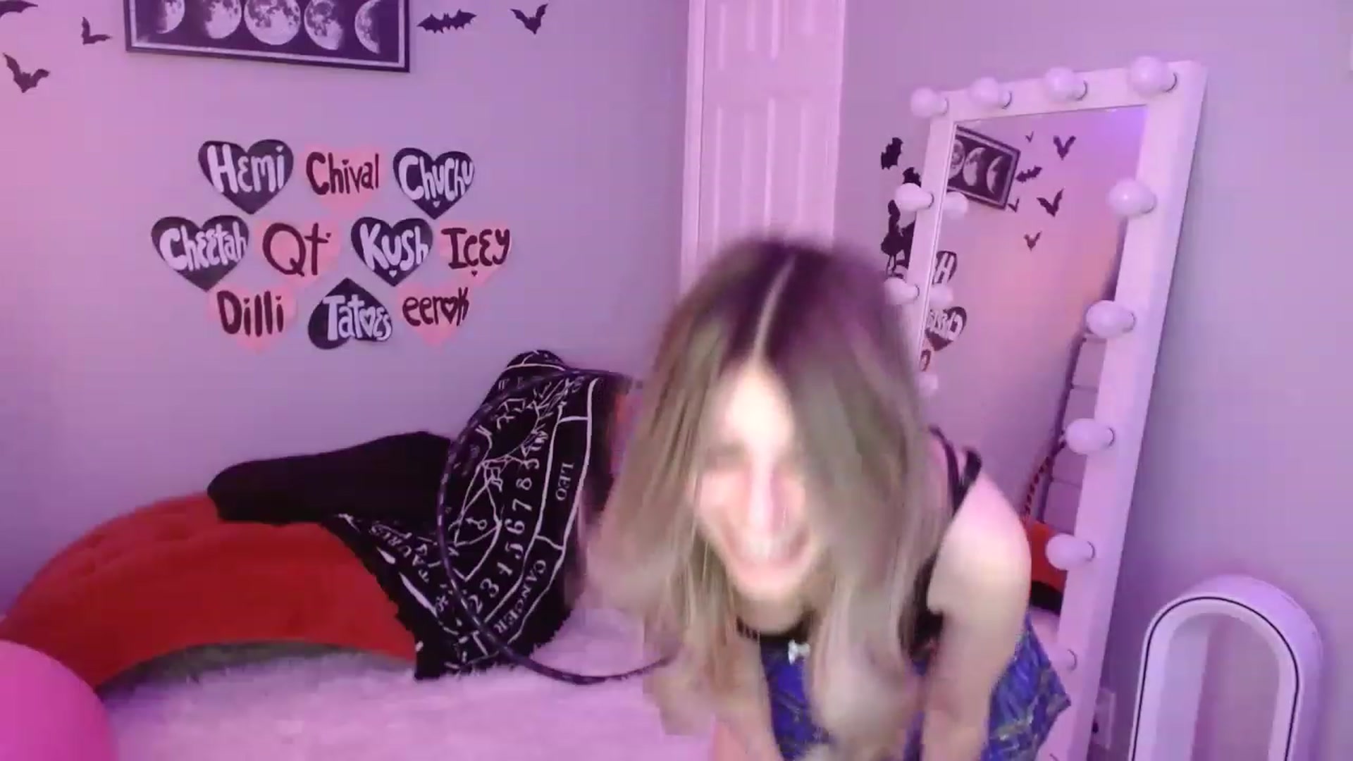 Gallery image thumbnail from Serafina's myfreecams stream on, 02/19/2023, 09:35 image 17 of 20