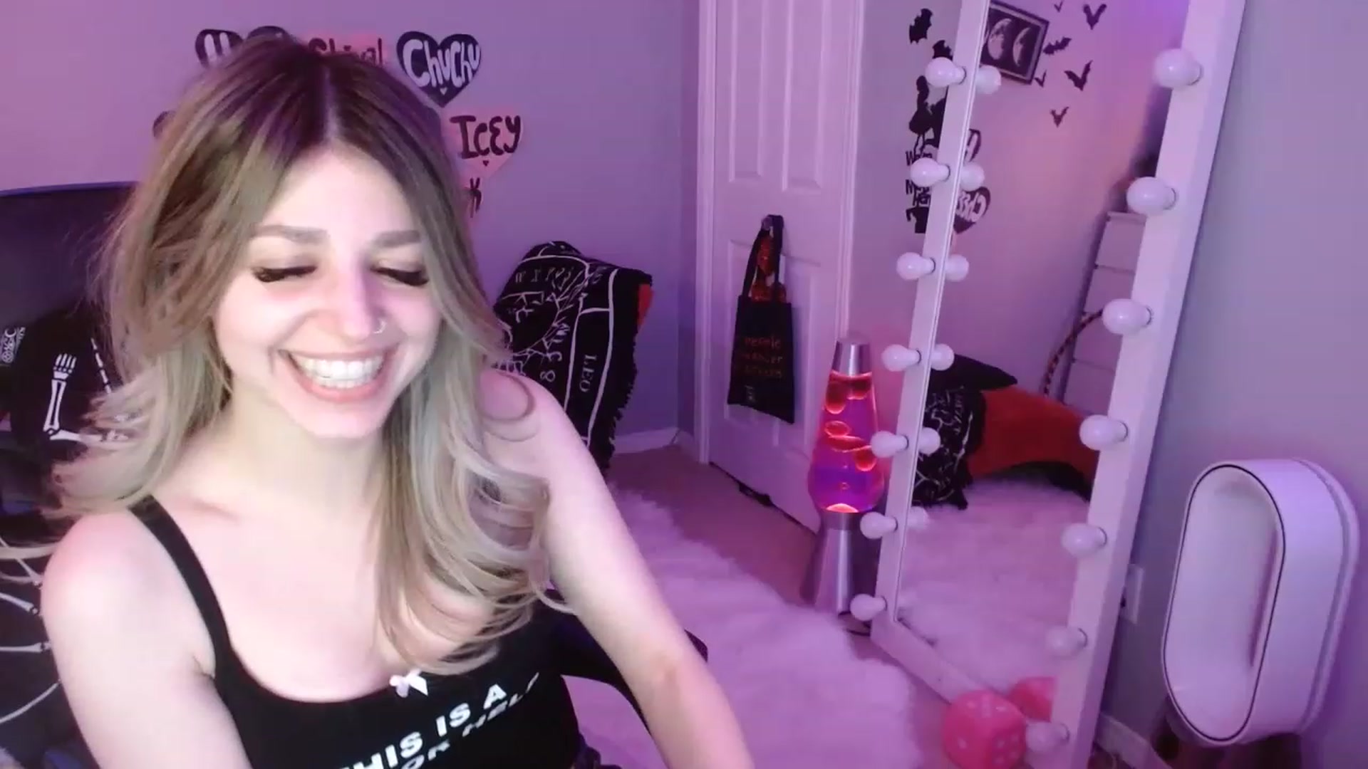 Gallery image thumbnail from Serafina's myfreecams stream on, 02/19/2023, 09:35 image 6 of 20