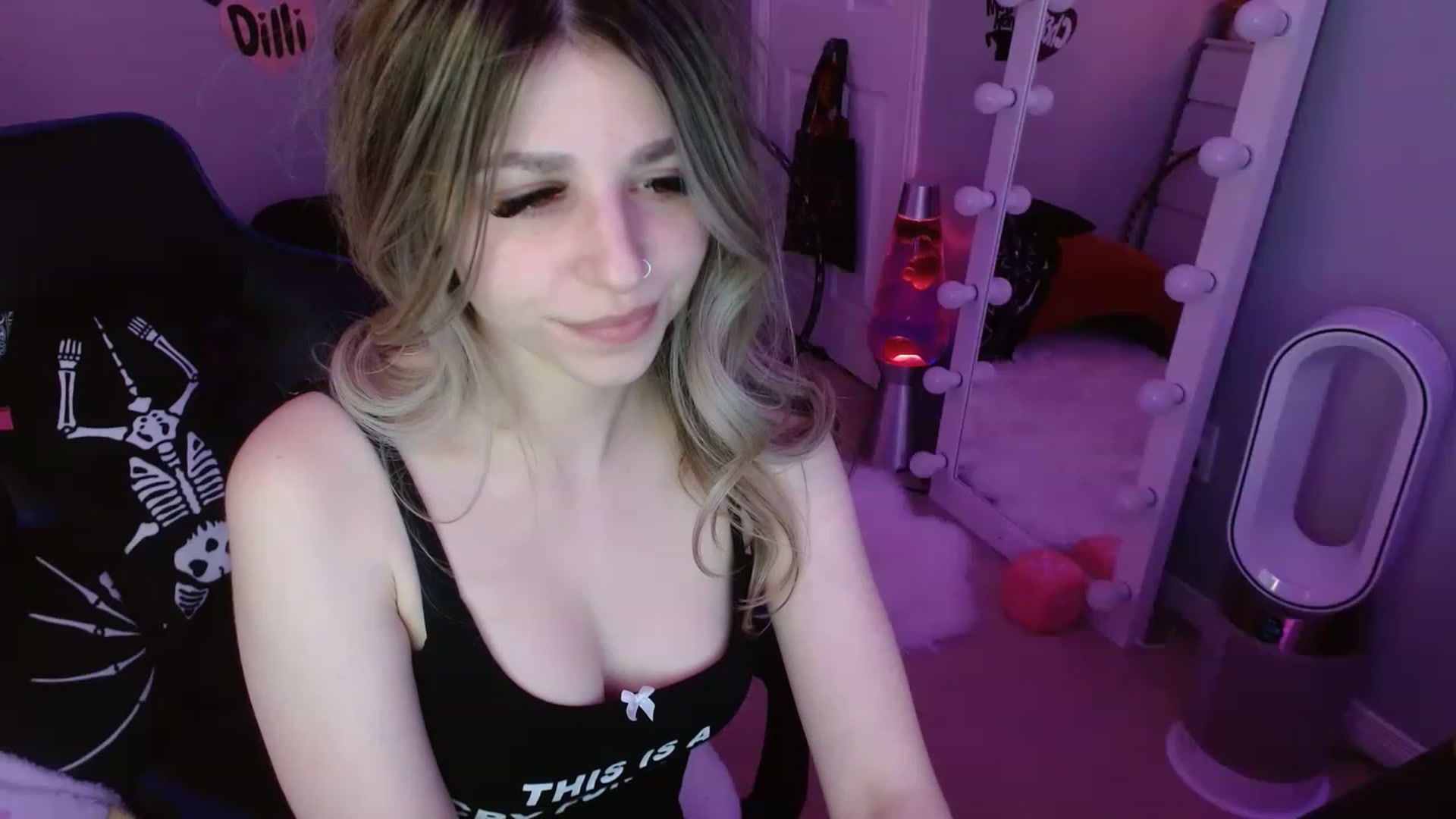 Gallery image thumbnail from Serafina's myfreecams stream on, 02/19/2023, 09:35 image 14 of 20