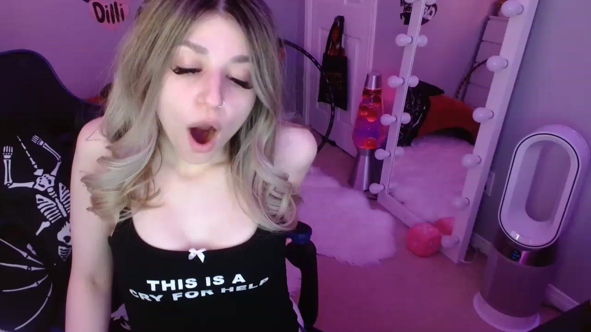 Gallery image thumbnail from Serafina's myfreecams stream on, 02/19/2023, 09:35 image 16 of 20
