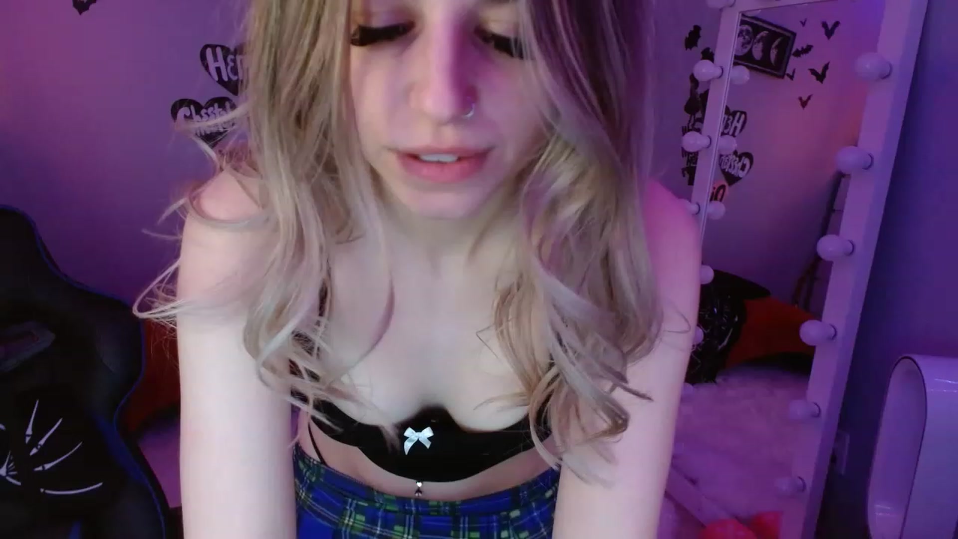 Gallery image thumbnail from Serafina's myfreecams stream on, 02/19/2023, 10:09 image 1 of 20
