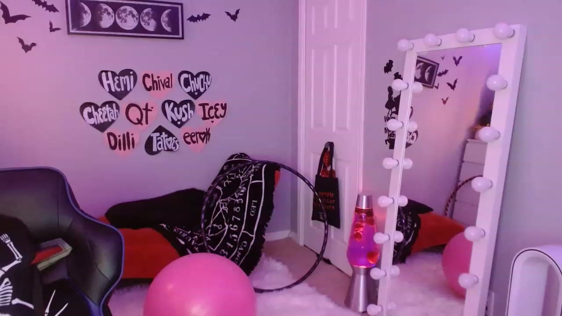 Gallery image thumbnail from Serafina's myfreecams stream on, 02/19/2023, 10:09 image 10 of 20