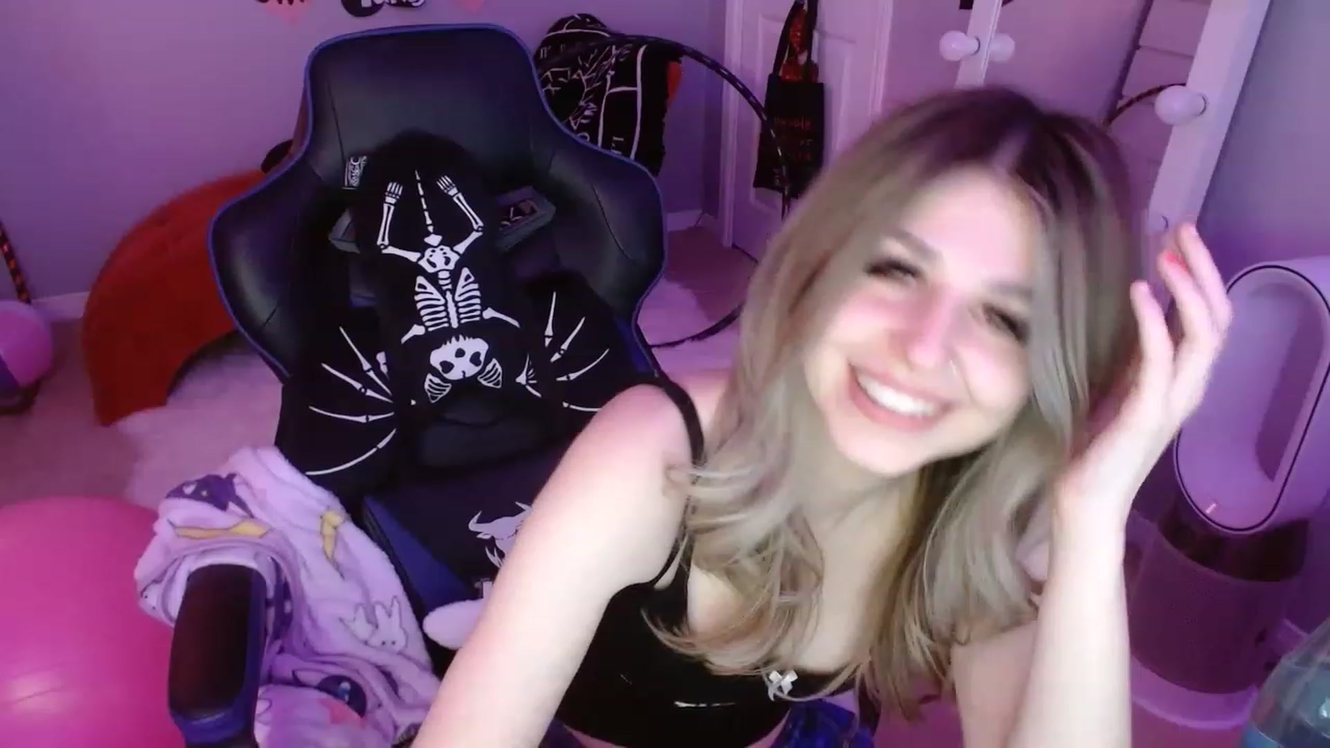 Gallery image thumbnail from Serafina's myfreecams stream on, 02/19/2023, 10:09 image 20 of 20