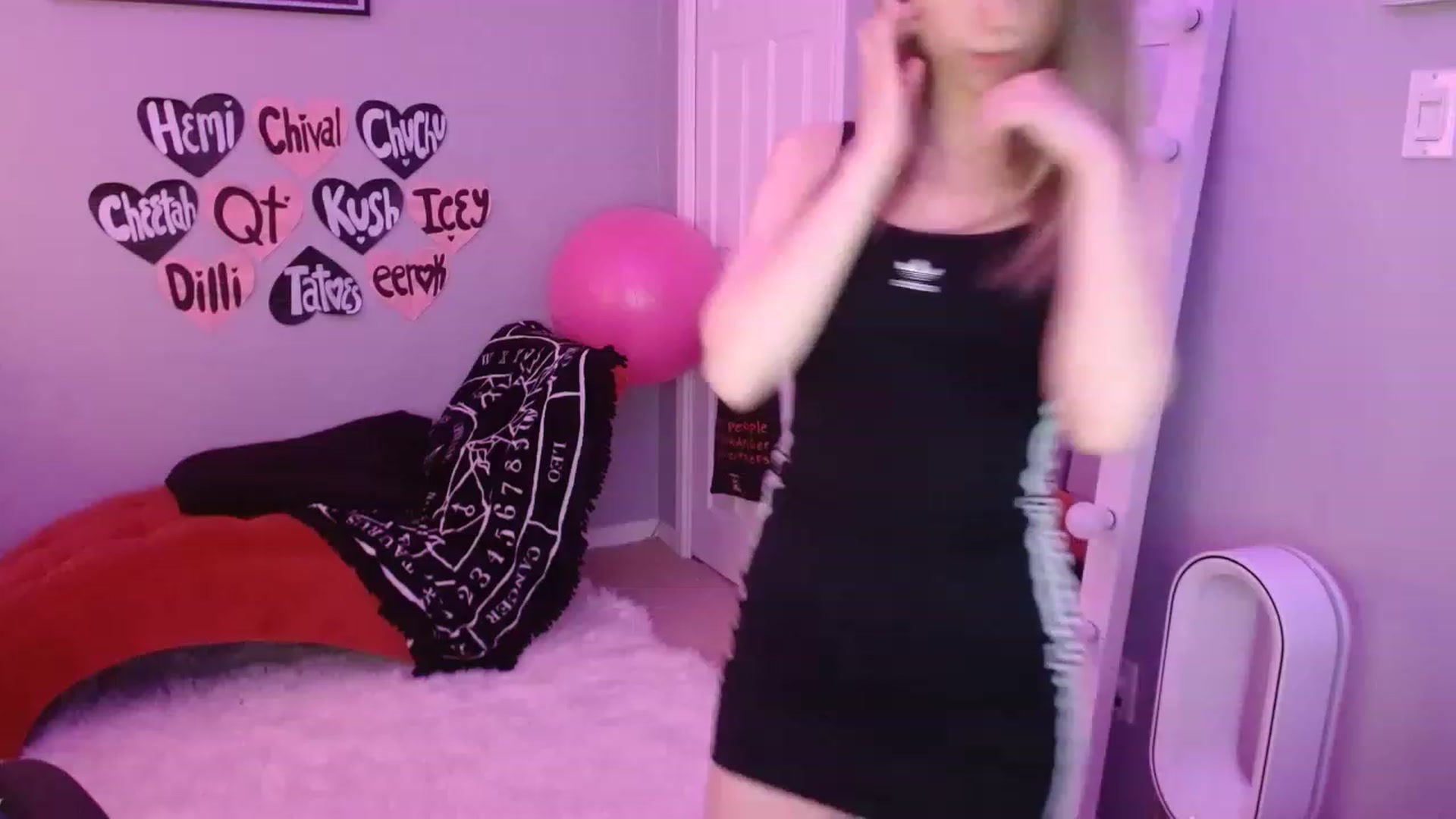 Gallery image thumbnail from Serafina's myfreecams stream on, 02/21/2023, 04:05 image 10 of 20