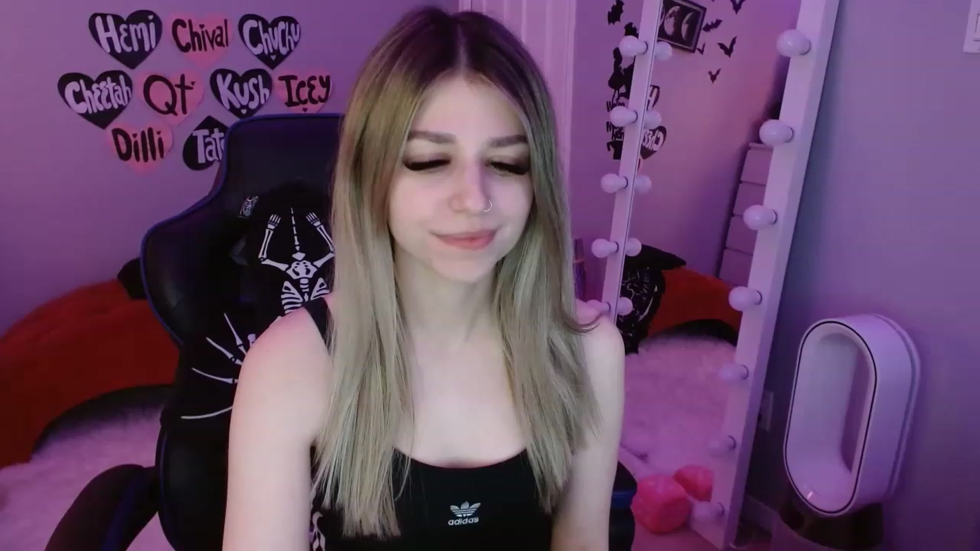 Gallery image thumbnail from Serafina's myfreecams stream on, 02/21/2023, 04:05 image 7 of 20