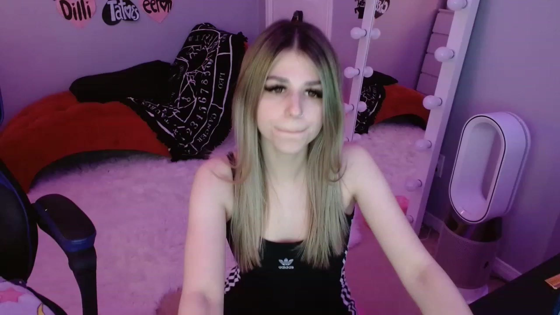 Gallery image thumbnail from Serafina's myfreecams stream on, 02/21/2023, 04:05 image 11 of 20