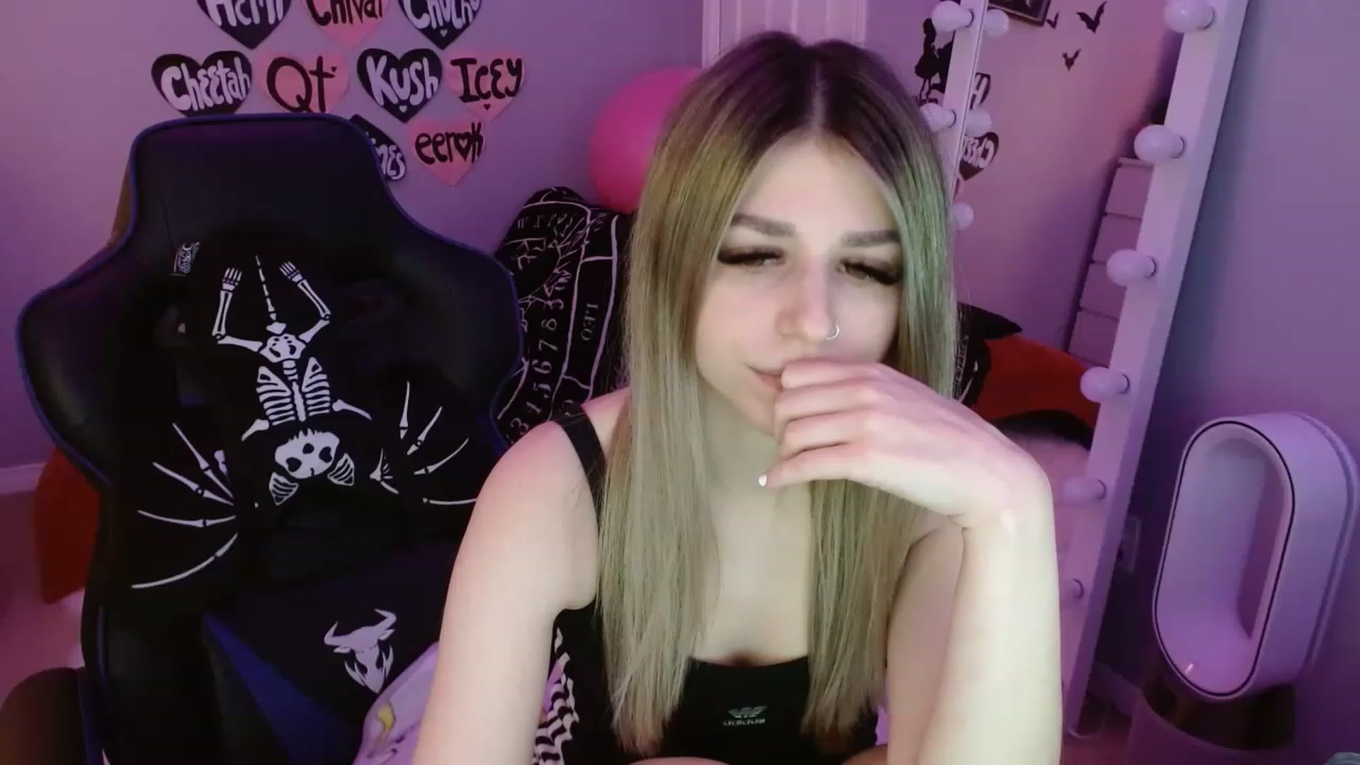 Gallery image thumbnail from Serafina's myfreecams stream on, 02/21/2023, 04:05 image 18 of 20
