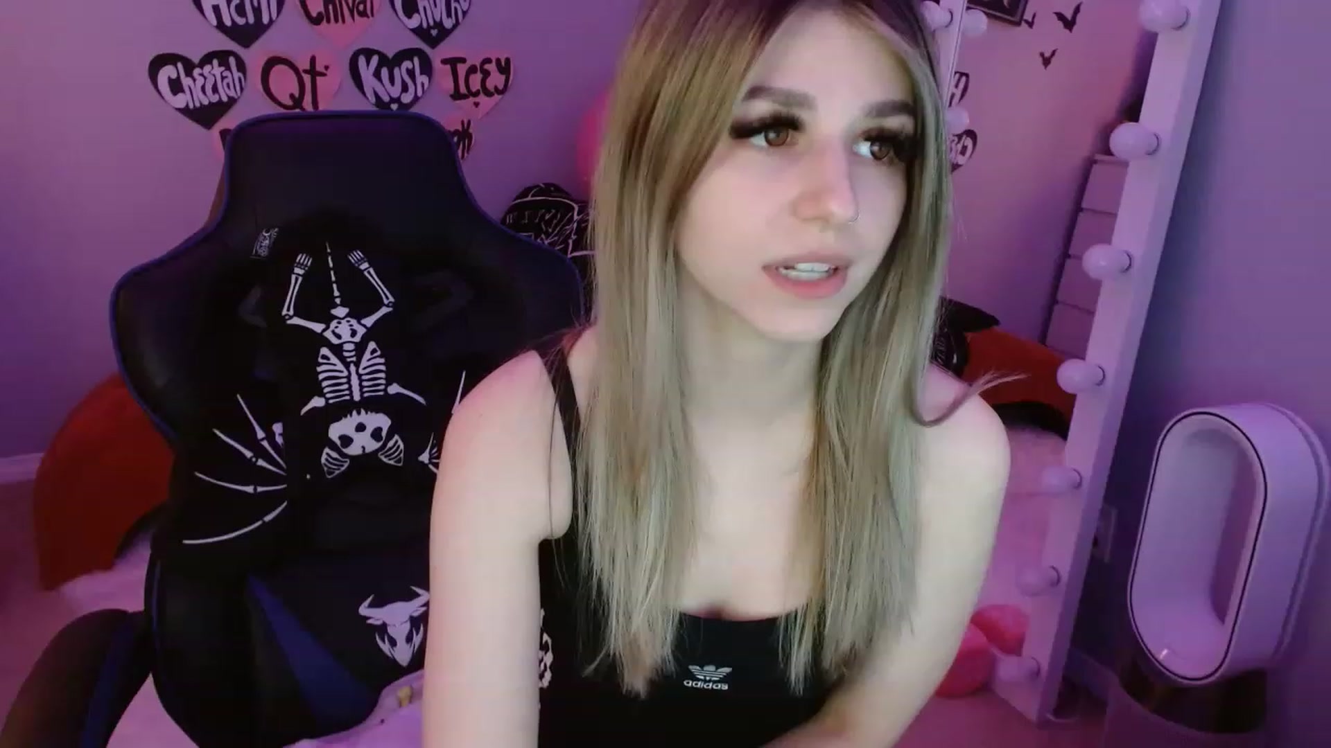 Gallery image thumbnail from Serafina's myfreecams stream on, 02/21/2023, 04:05 image 15 of 20