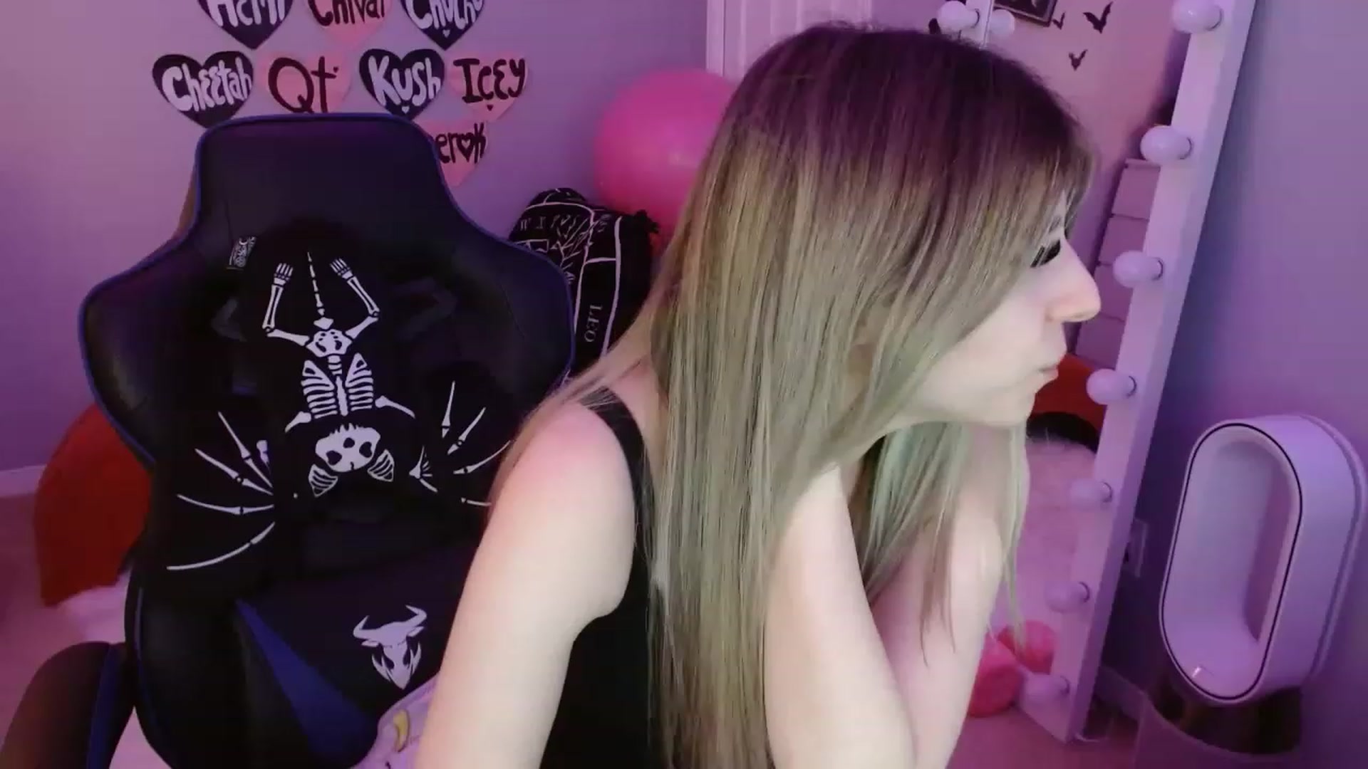 Gallery image thumbnail from Serafina's myfreecams stream on, 02/21/2023, 04:05 image 17 of 20