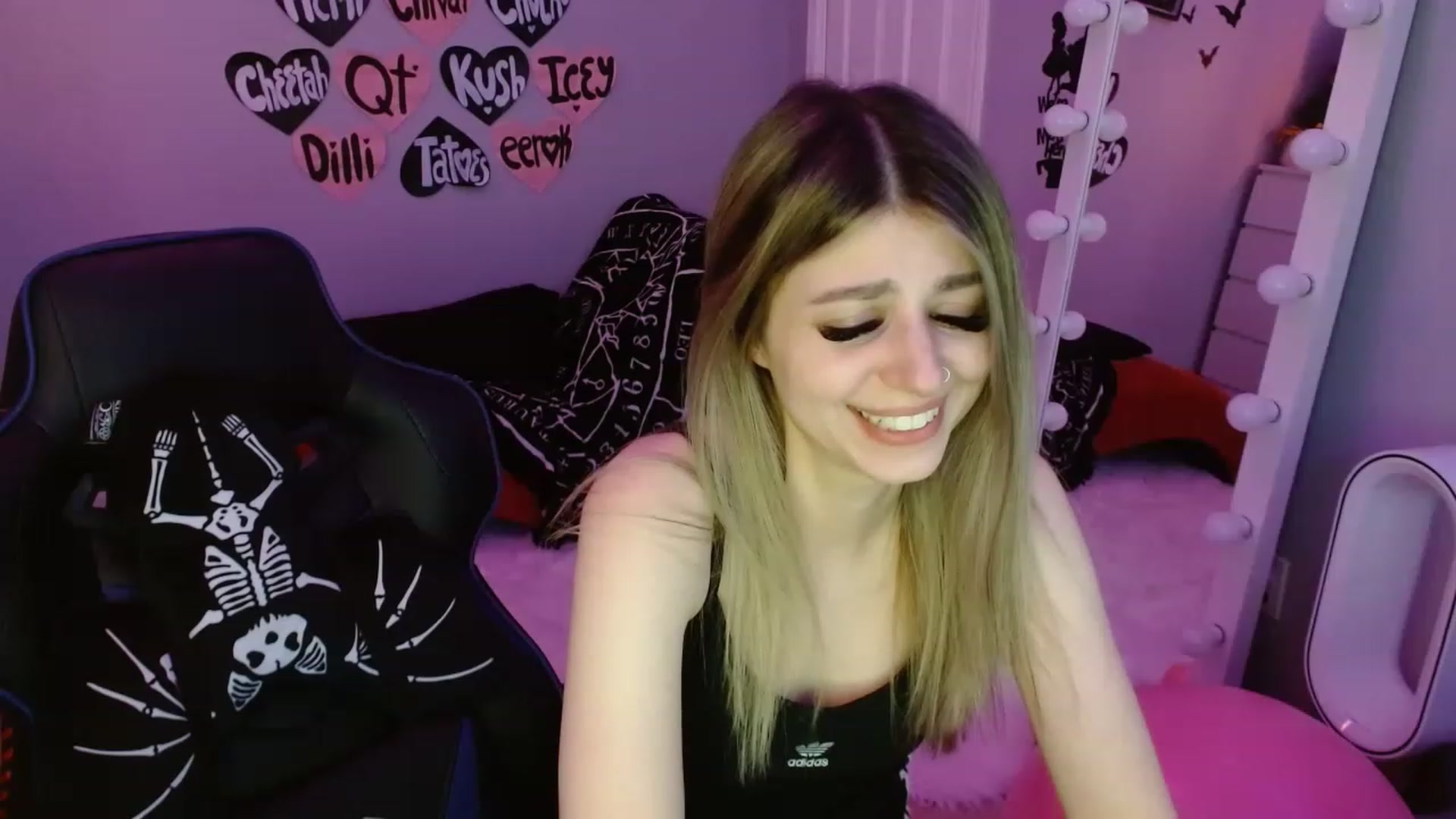 Gallery image thumbnail from Serafina's myfreecams stream on, 02/21/2023, 06:45 image 14 of 20