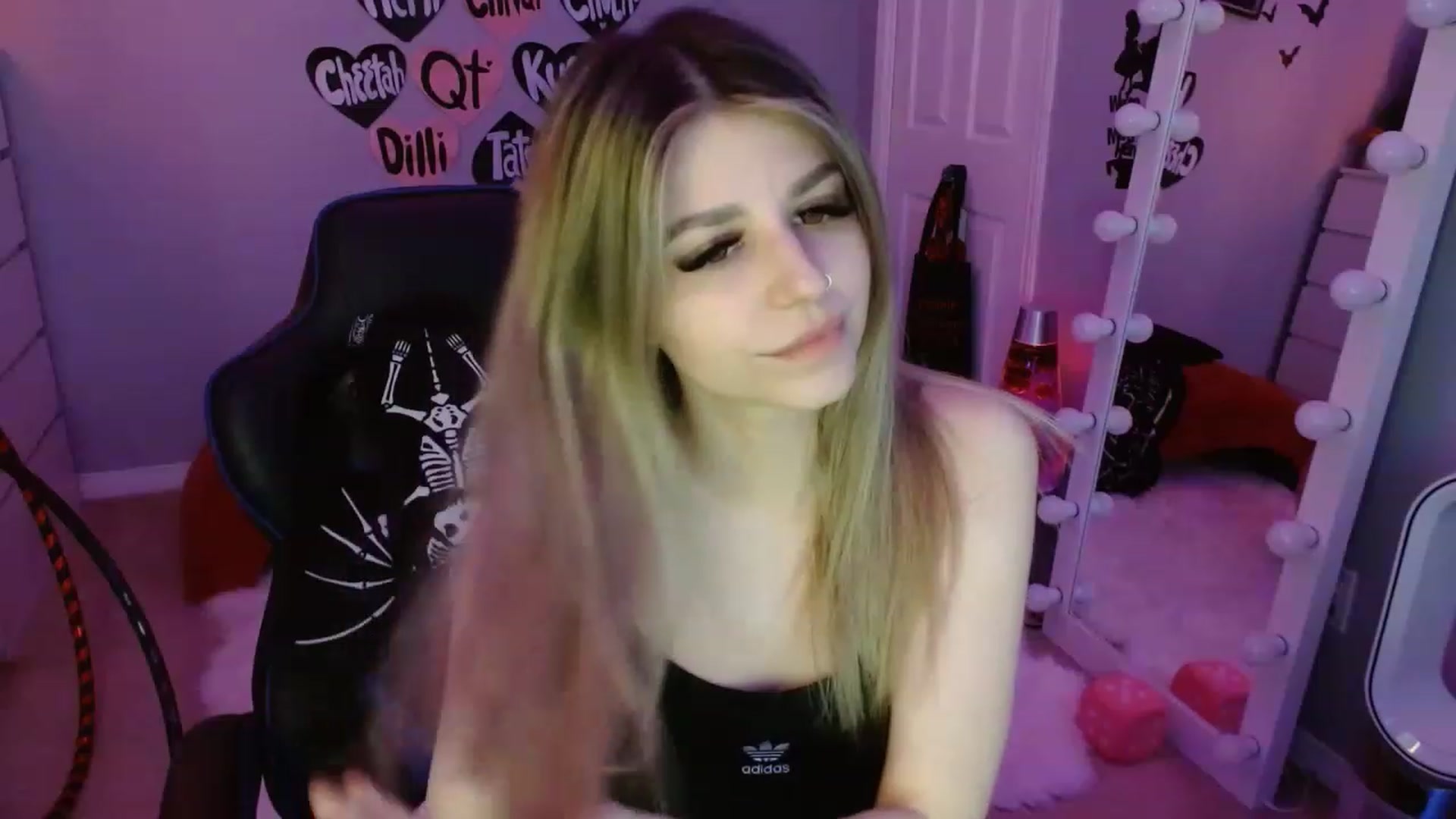 Gallery image thumbnail from Serafina's myfreecams stream on, 02/21/2023, 08:06 image 2 of 20