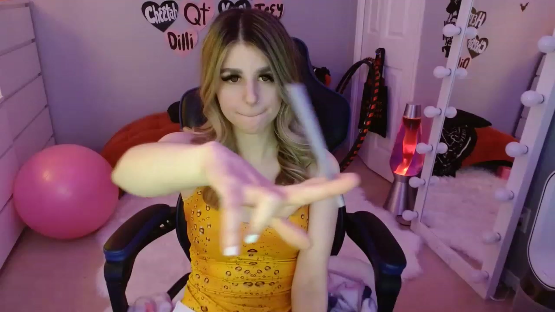 Gallery image thumbnail from Serafina's myfreecams stream on, 02/25/2023, 06:40 image 7 of 20