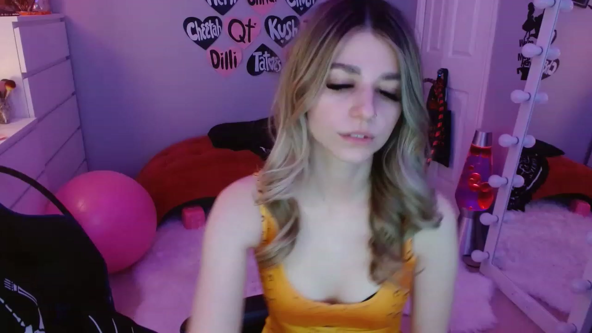 Gallery image thumbnail from Serafina's myfreecams stream on, 02/25/2023, 06:40 image 17 of 20