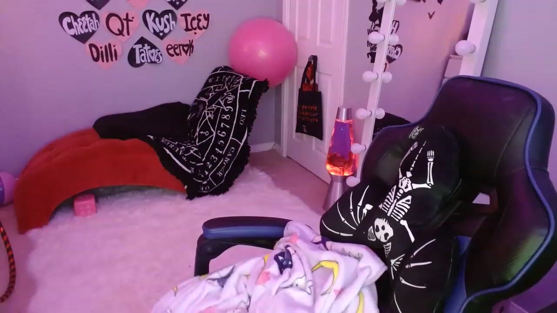 Gallery image thumbnail from Serafina's myfreecams stream on, 02/26/2023, 08:05 image 15 of 20