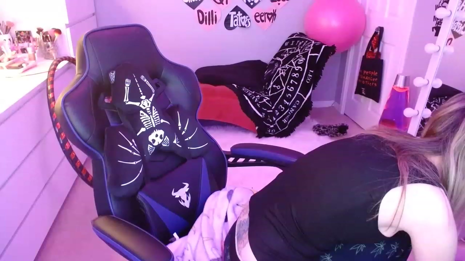 Gallery image thumbnail from Serafina's myfreecams stream on, 02/28/2023, 03:35 image 1 of 20