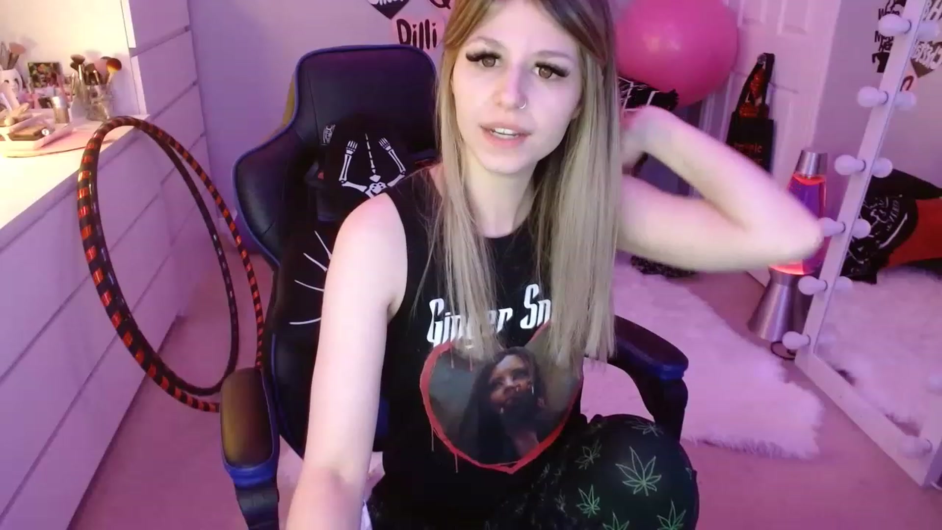 Gallery image thumbnail from Serafina's myfreecams stream on, 02/28/2023, 03:35 image 15 of 20