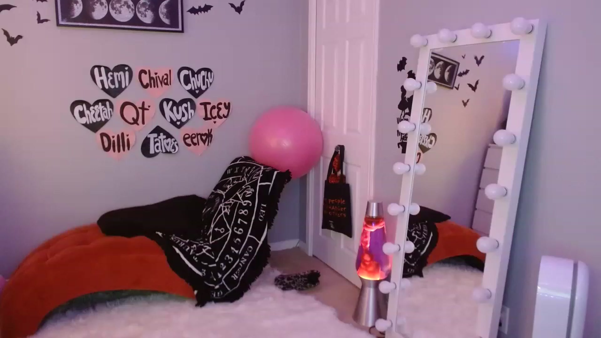 Gallery image thumbnail from Serafina's myfreecams stream on, 02/28/2023, 05:54 image 2 of 20