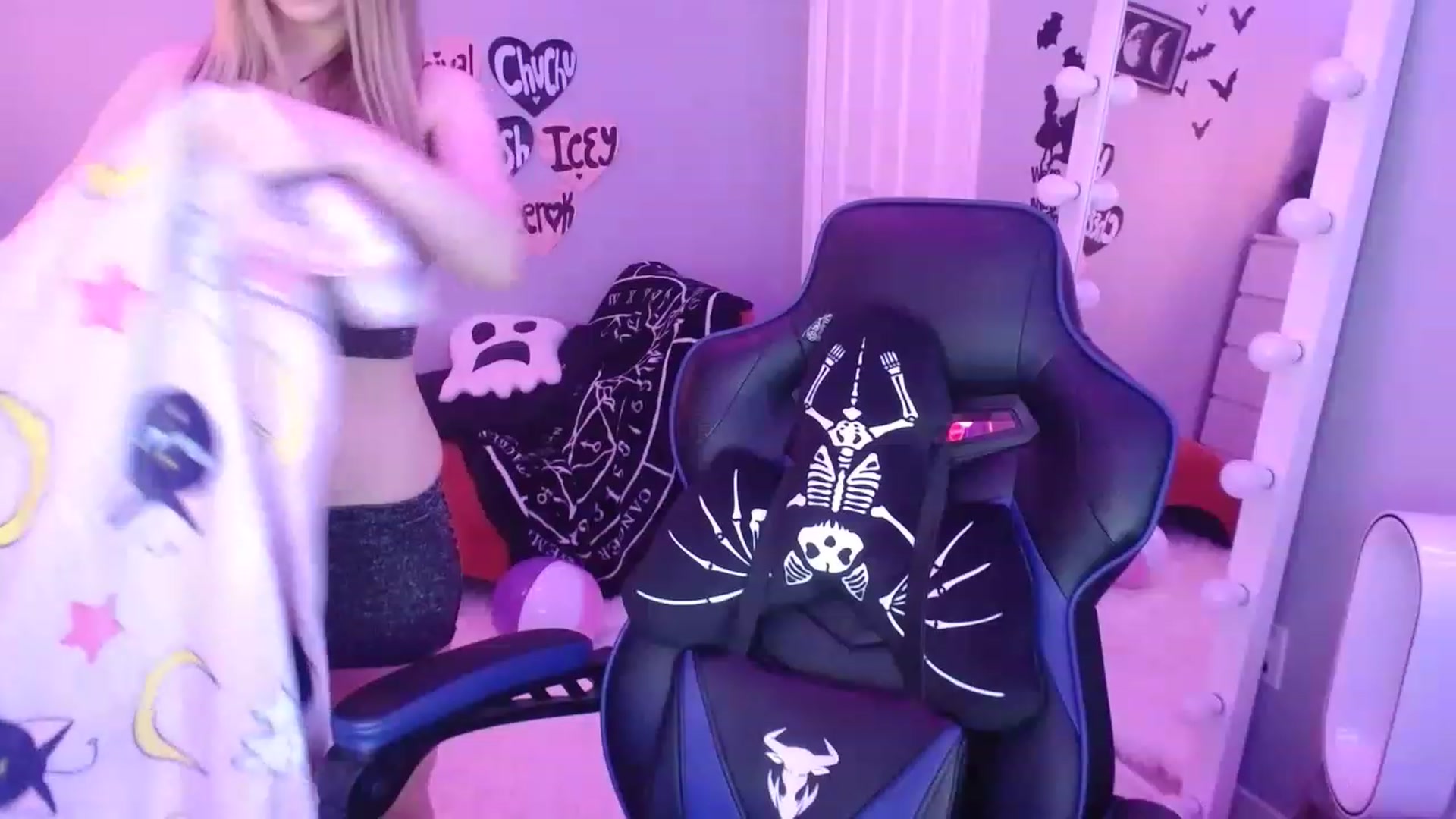Gallery image thumbnail from Serafina's myfreecams stream on, 03/05/2023, 06:00 image 16 of 20