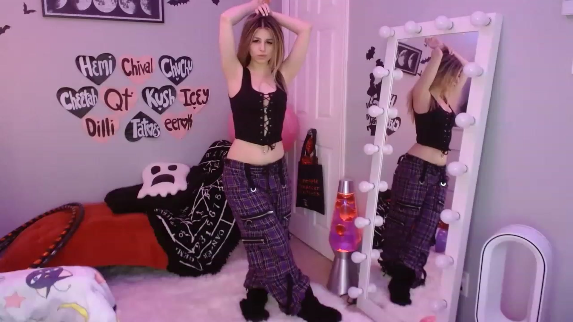 Gallery image thumbnail from Serafina's myfreecams stream on, 03/06/2023, 05:49 image 8 of 20
