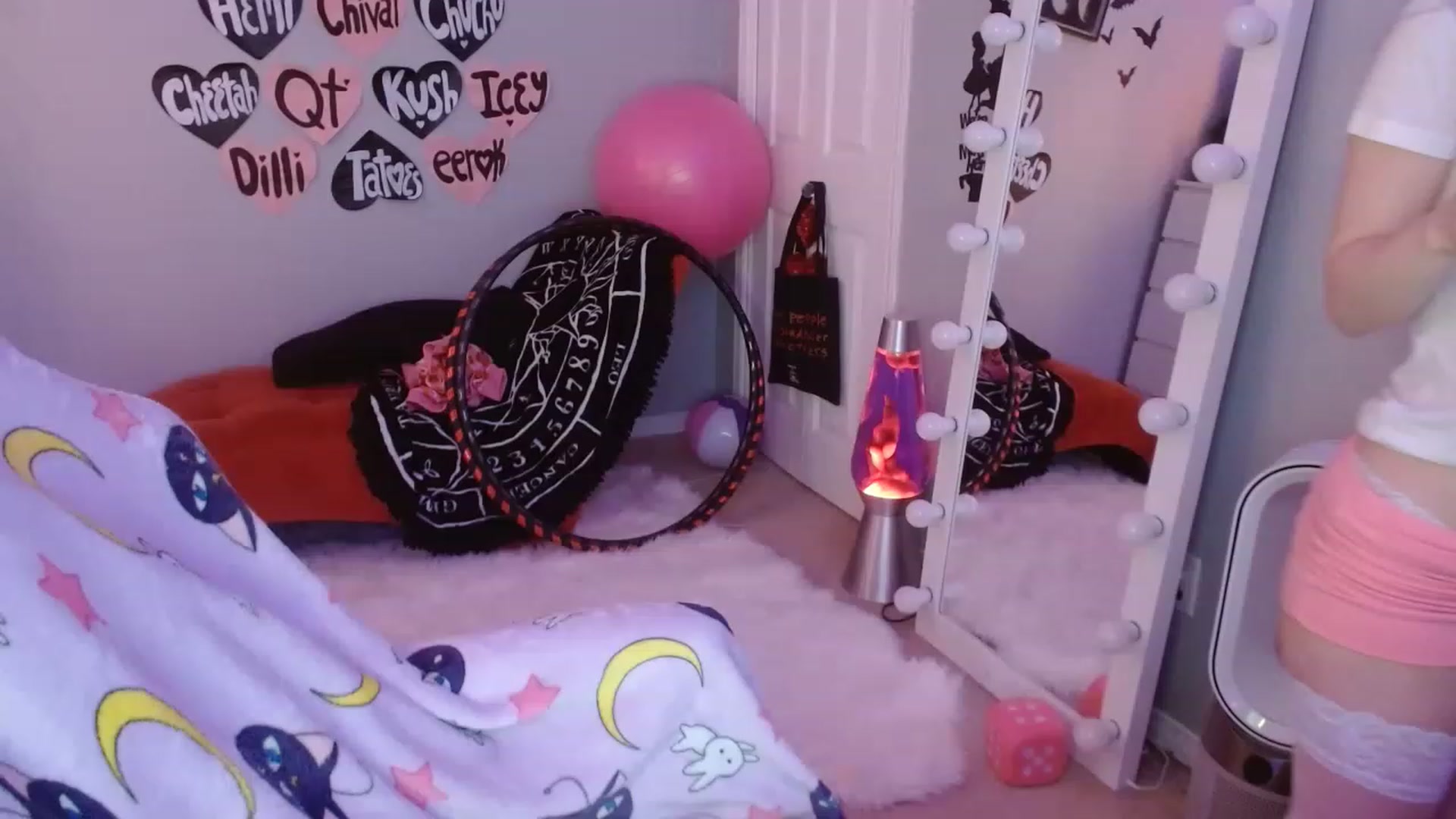 Gallery image thumbnail from Serafina's myfreecams stream on, 03/09/2023, 07:27 image 12 of 20