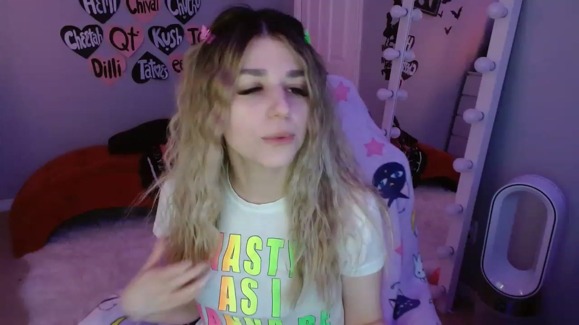 Gallery image thumbnail from Serafina's myfreecams stream on, 03/09/2023, 07:27 image 13 of 20