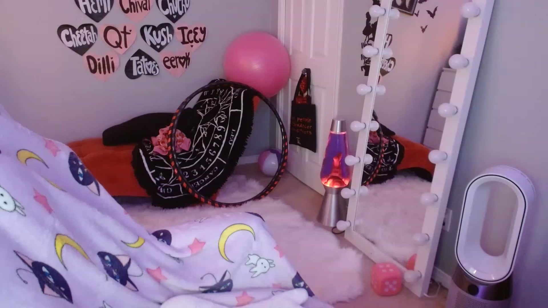 Gallery image thumbnail from Serafina's myfreecams stream on, 03/09/2023, 07:27 image 9 of 20