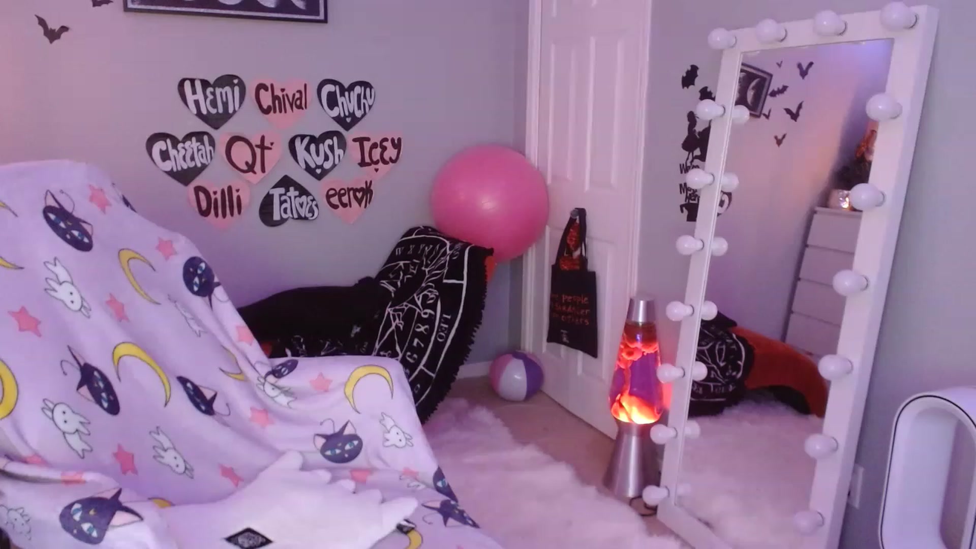 Gallery image thumbnail from Serafina's myfreecams stream on, 03/10/2023, 06:24 image 16 of 20