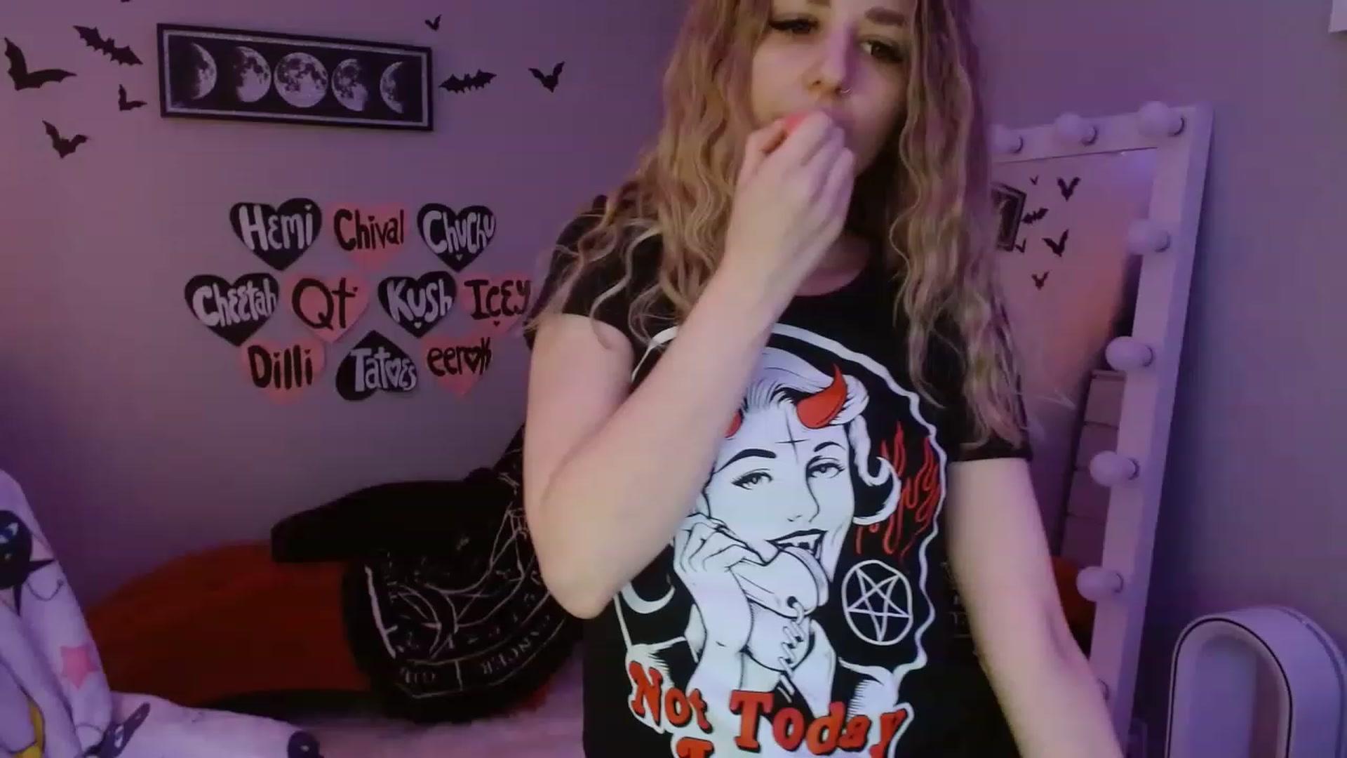 Gallery image thumbnail from Serafina's myfreecams stream on, 03/10/2023, 06:24 image 5 of 20