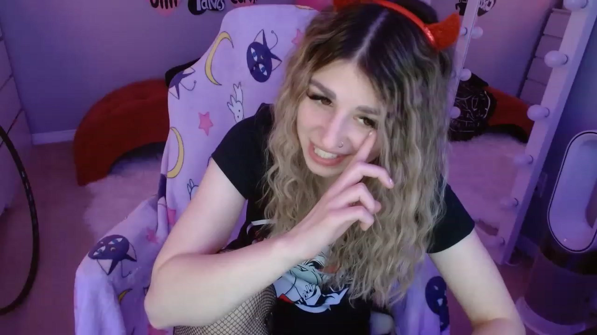 Gallery image thumbnail from Serafina's myfreecams stream on, 03/10/2023, 07:41 image 8 of 20