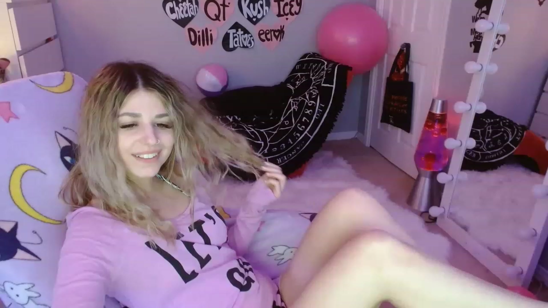 Gallery image thumbnail from Serafina's myfreecams stream on, 03/11/2023, 08:43 image 18 of 20