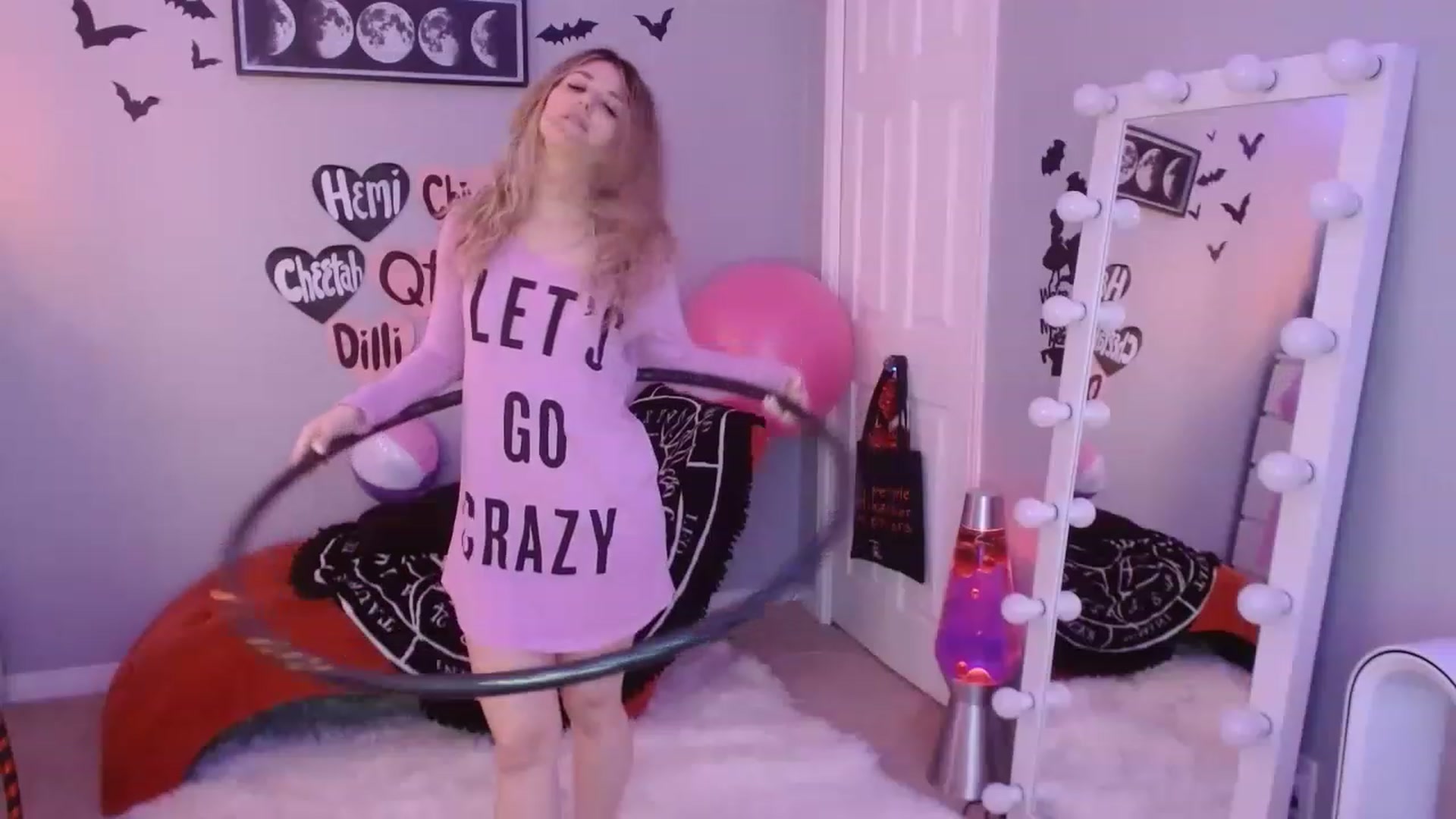 Gallery image thumbnail from Serafina's myfreecams stream on, 03/11/2023, 08:43 image 14 of 20