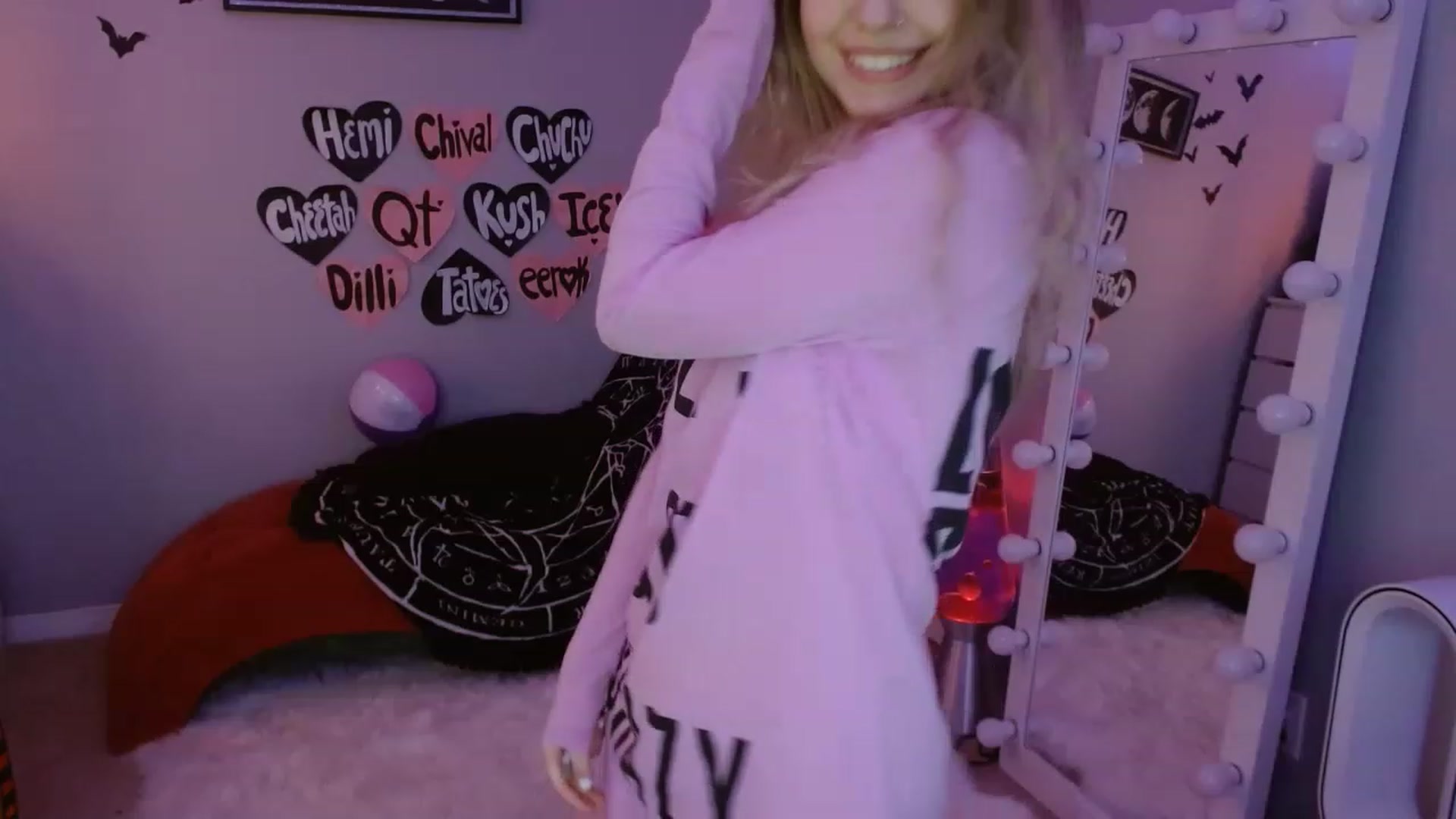 Gallery image thumbnail from Serafina's myfreecams stream on, 03/11/2023, 08:43 image 7 of 20