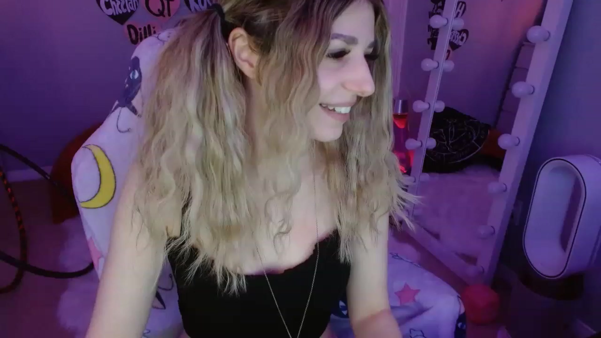 Gallery image thumbnail from Serafina's myfreecams stream on, 03/12/2023, 05:14 image 16 of 20