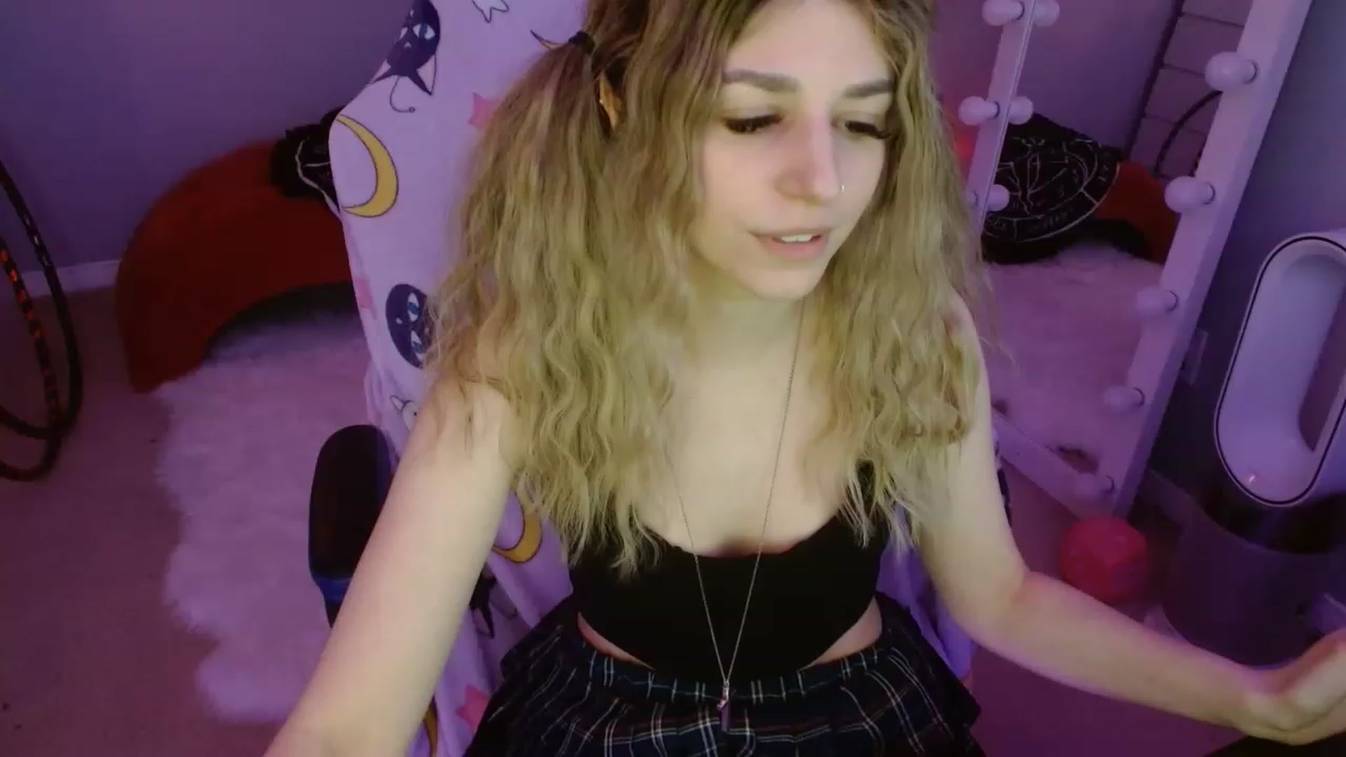 Gallery image thumbnail from Serafina's myfreecams stream on, 03/12/2023, 06:35 image 7 of 20