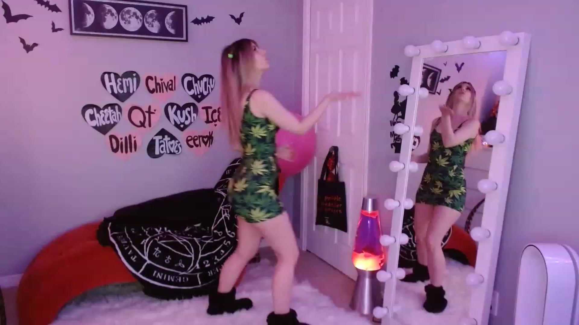 Gallery image thumbnail from Serafina's myfreecams stream on, 03/14/2023, 02:59 image 15 of 20