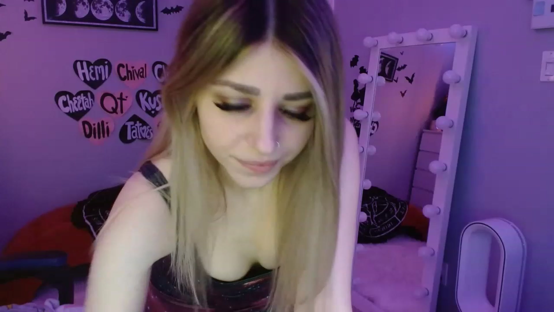 Gallery image thumbnail from Serafina's myfreecams stream on, 03/16/2023, 03:53 image 10 of 20